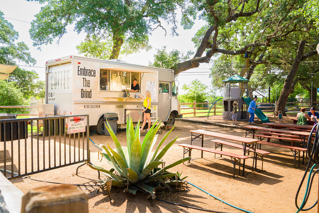 Food truck in Buda Texas with outdoor picnic tables