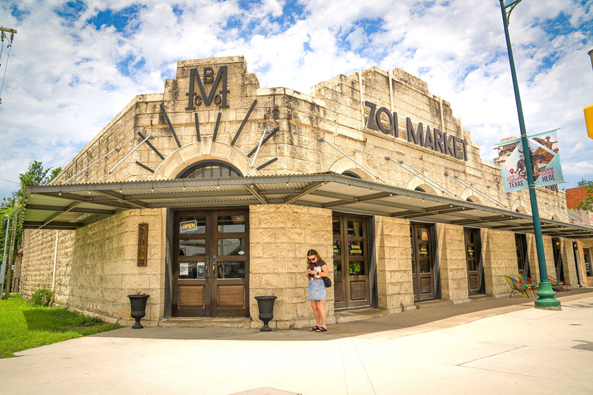 Zoi Market storefront