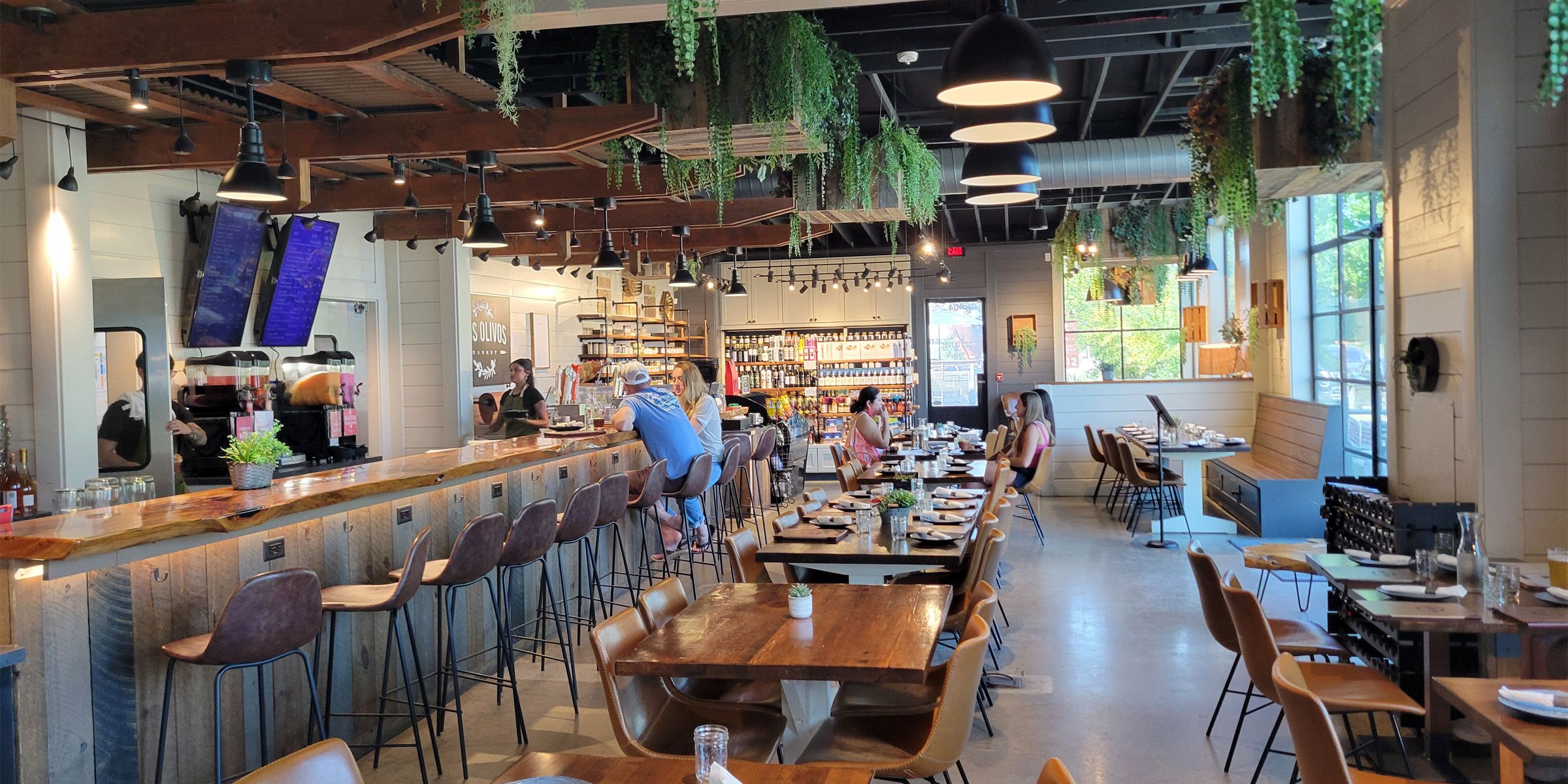 Dos Olivos restaurant interior