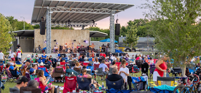 Buda Amphitheater with crown watching band